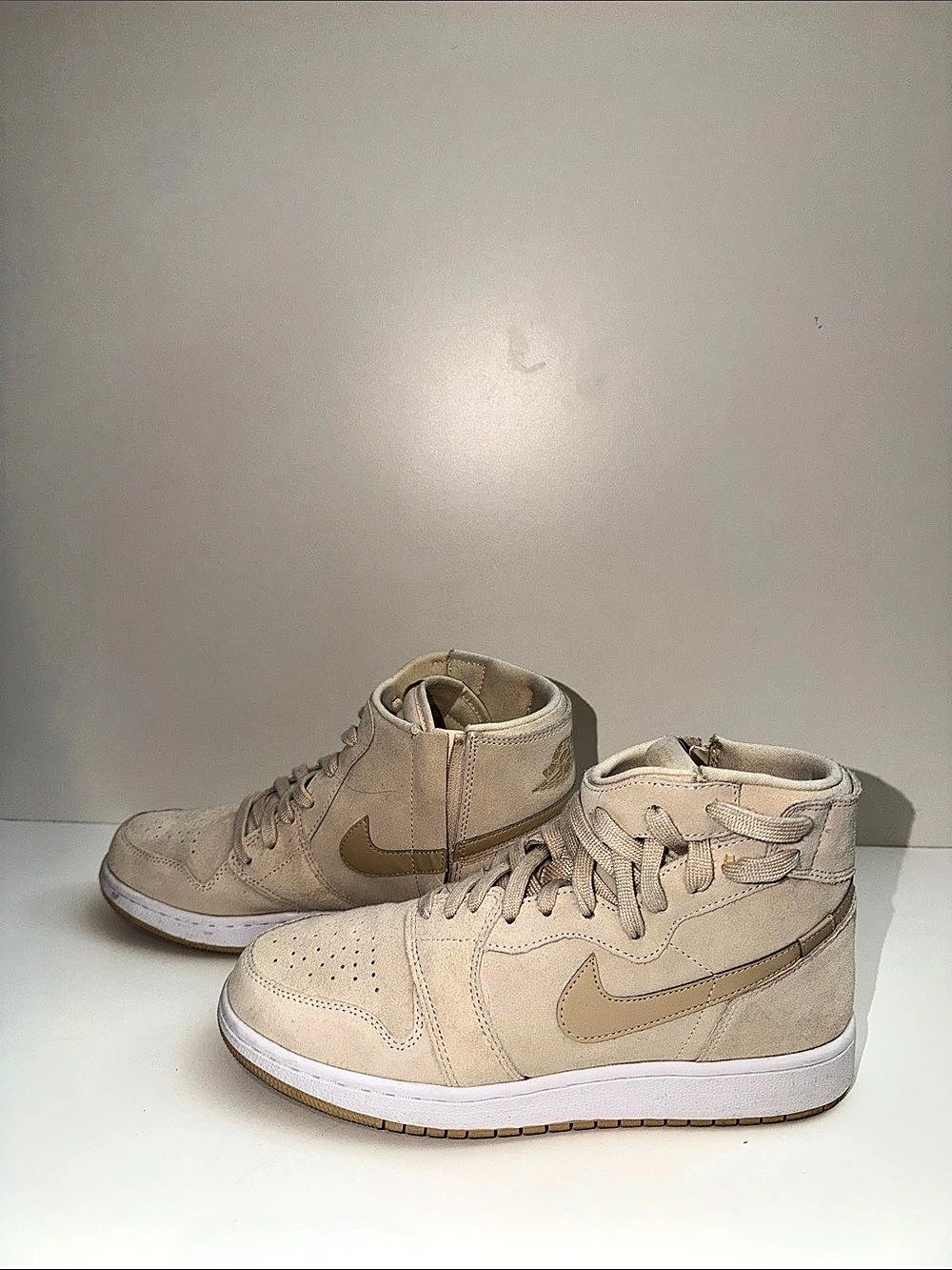 Jordan Air Jordan 1 Retro High OG High Top Sneakers in Cream & Brown US 8.5
